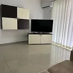 Vali *